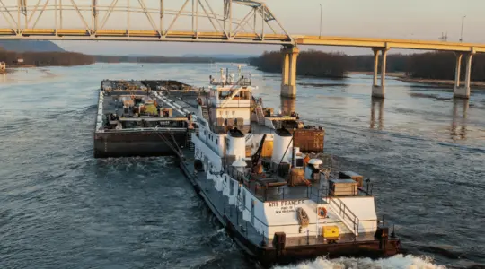 Tugboat-and-barge-on-river