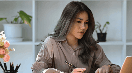 Employee benefits manager working on laptop 1600 600
