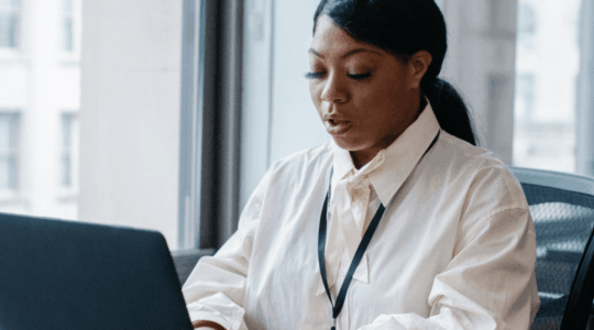 businesswoman-typing-on-laptop